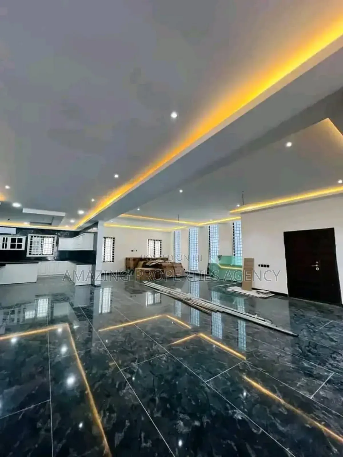7bdrm House in Adjiriganor for sale