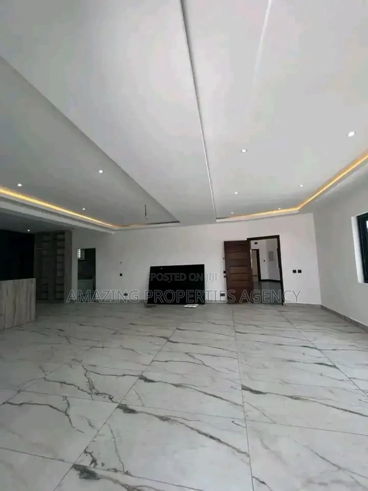 7bdrm House in Adjiriganor for sale