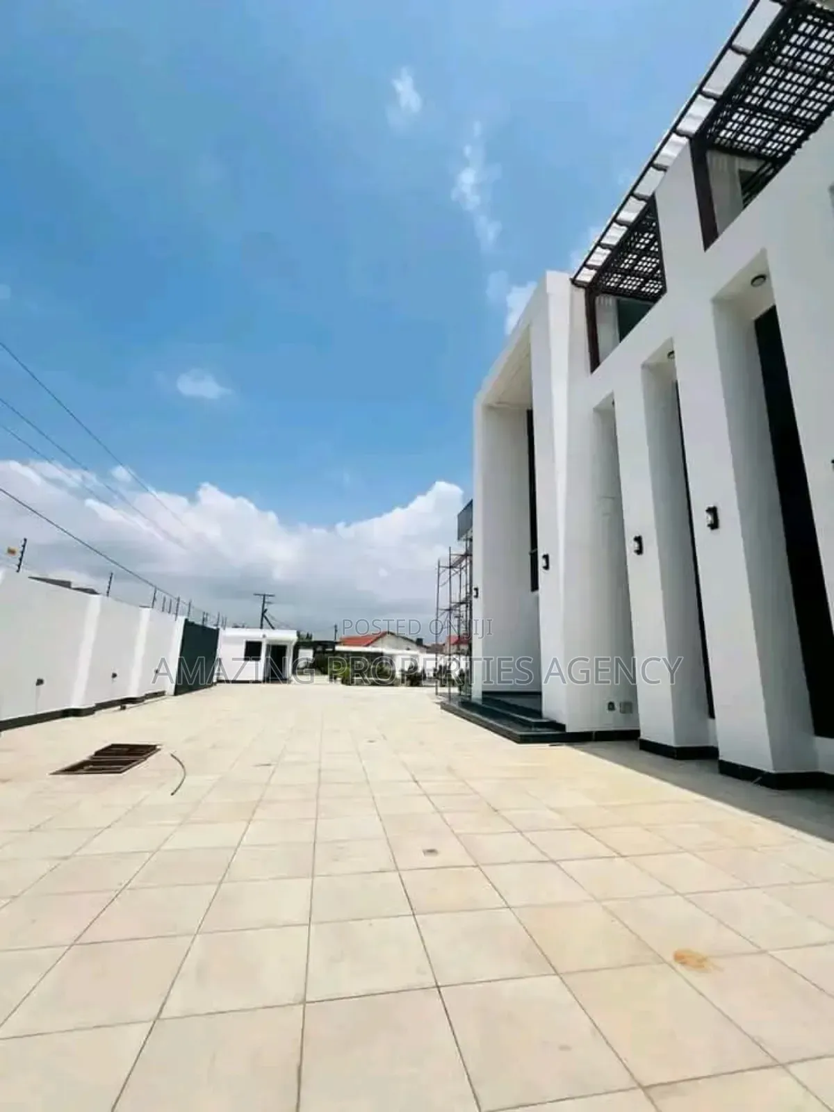 7bdrm House in Adjiriganor for sale