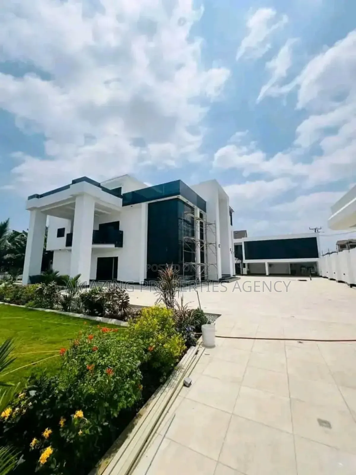 7bdrm House in Adjiriganor for sale