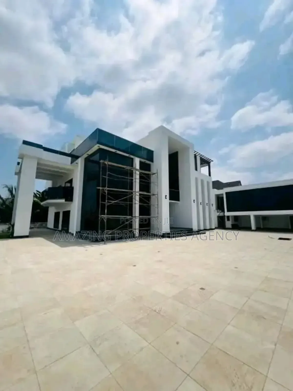 7bdrm House in Adjiriganor for sale