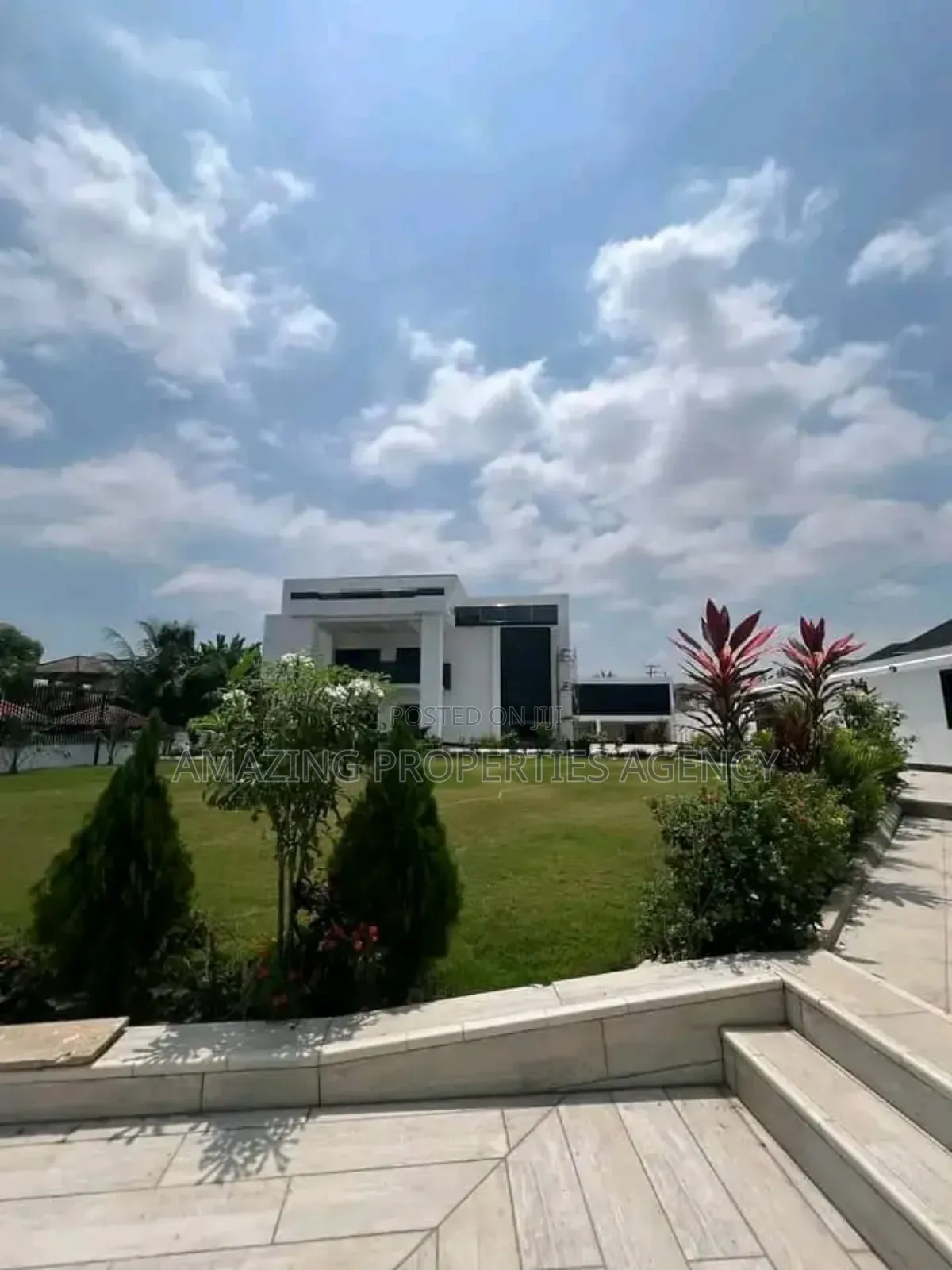 7bdrm House in Adjiriganor for sale