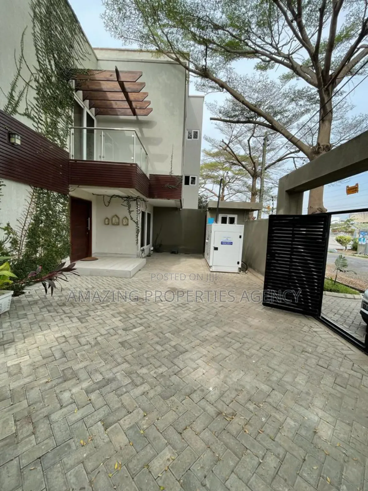 4bdrm Townhouse/Terrace in Labone for sale