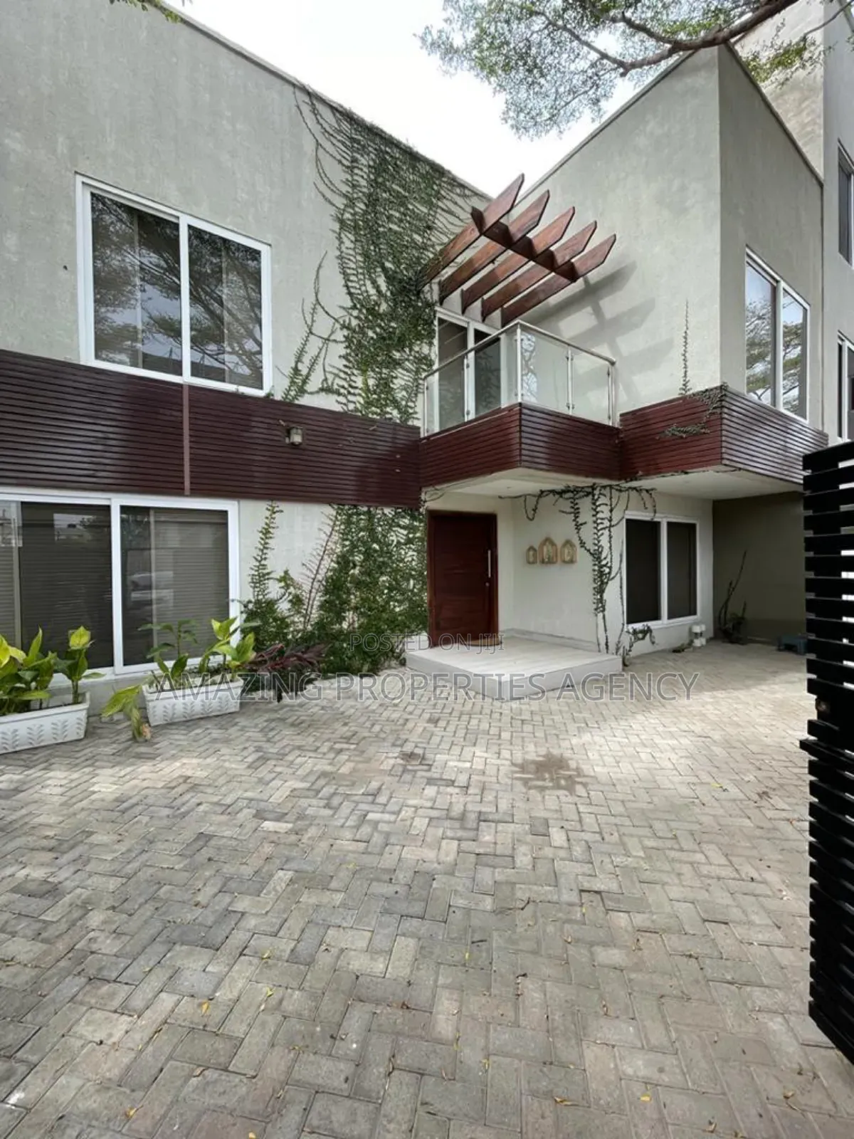 4bdrm Townhouse/Terrace in Labone for sale