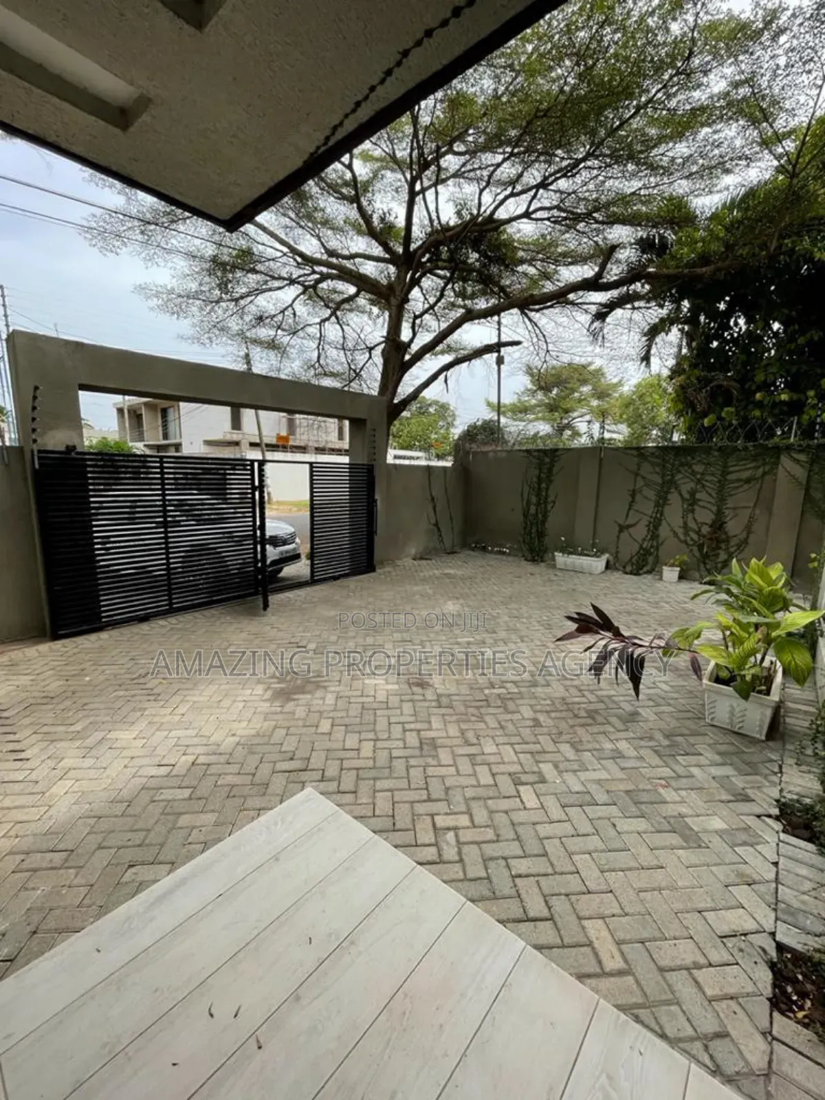 4bdrm Townhouse/Terrace in Labone for sale