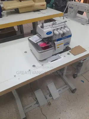 Brandnew 4 Thread Industrial Knitting Machine