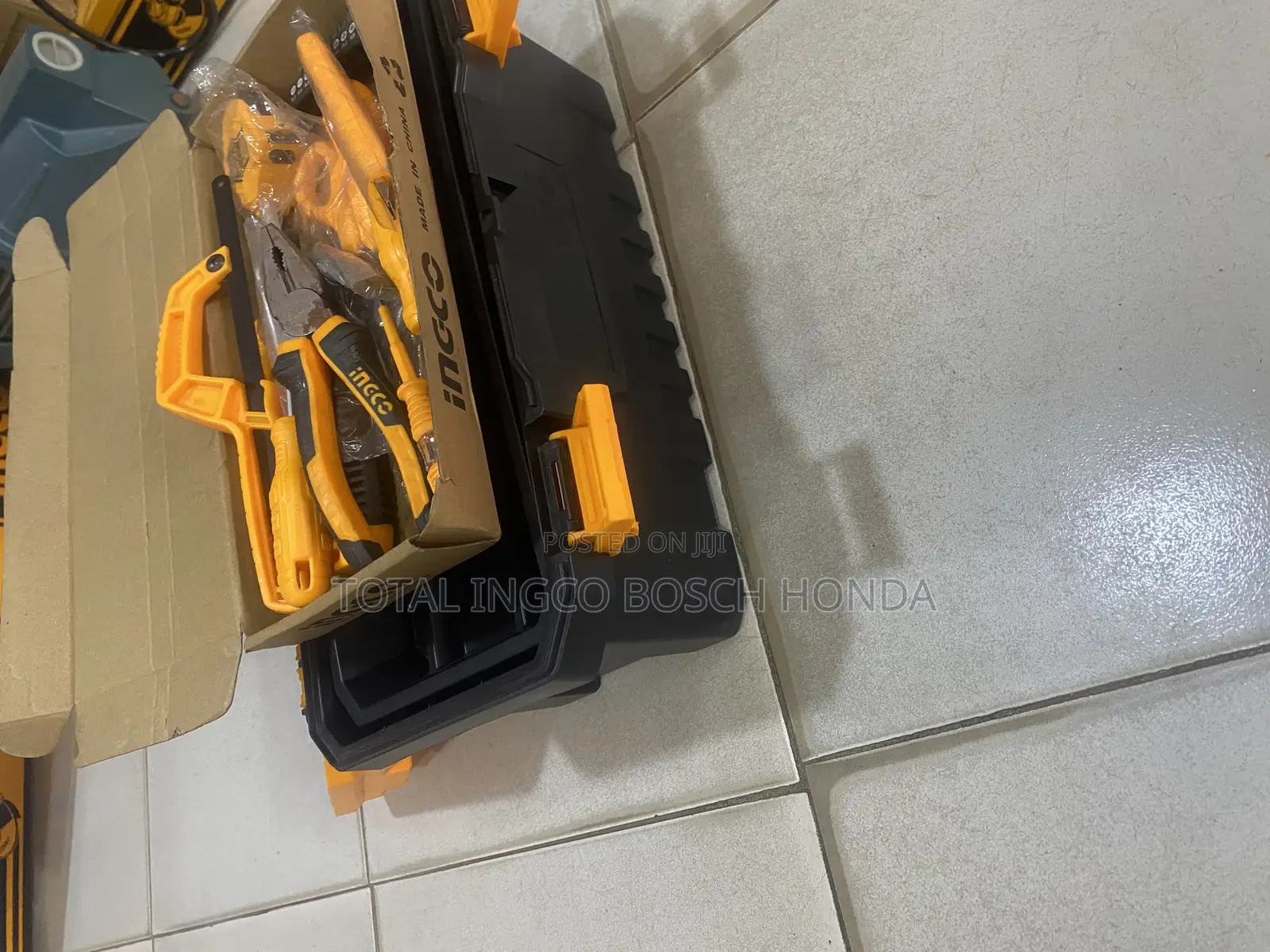 32pcs Handtoolset With Tools Box
