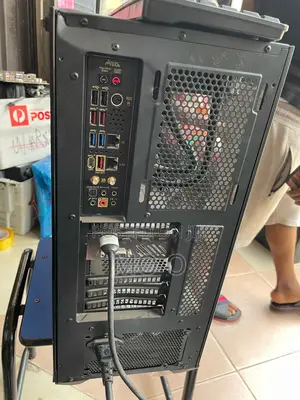 Desktop Computer MSI Aegis RS 11td-203 32GB Intel Core I7 SSD 1T