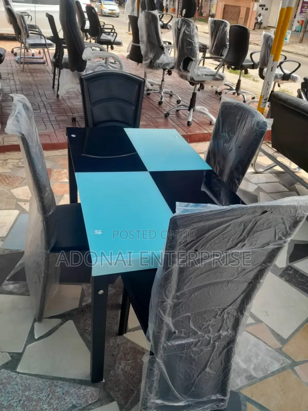 Beautiful Dining Table and Chairs HRD164