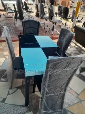 Beautiful Dining Table and Chairs HRD164