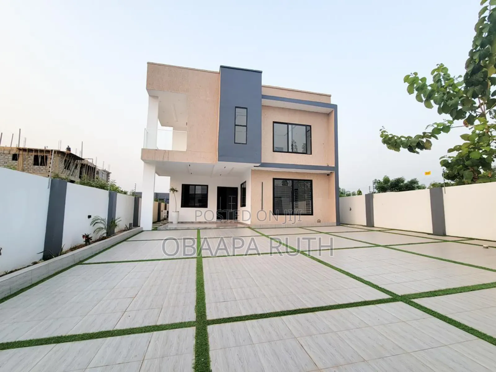 4bdrm Duplex in Lakeside for sale