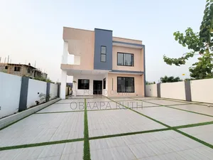 4bdrm Duplex in Lakeside for sale
