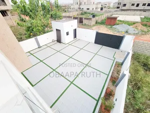 4bdrm Duplex in Lakeside for sale