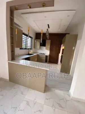 4bdrm Duplex in Lakeside for sale