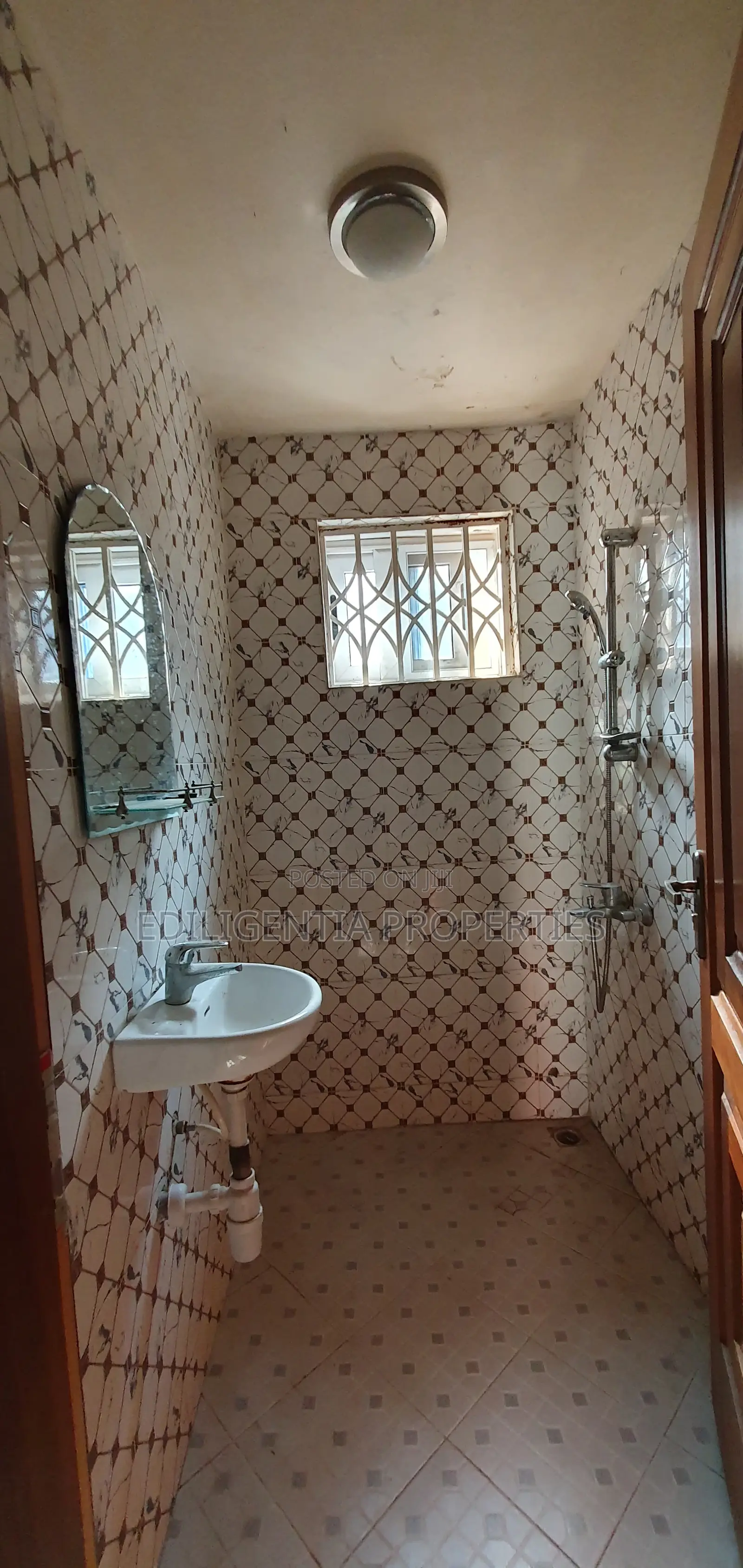 Furnished 3bdrm Apartment in Sakumono for rent