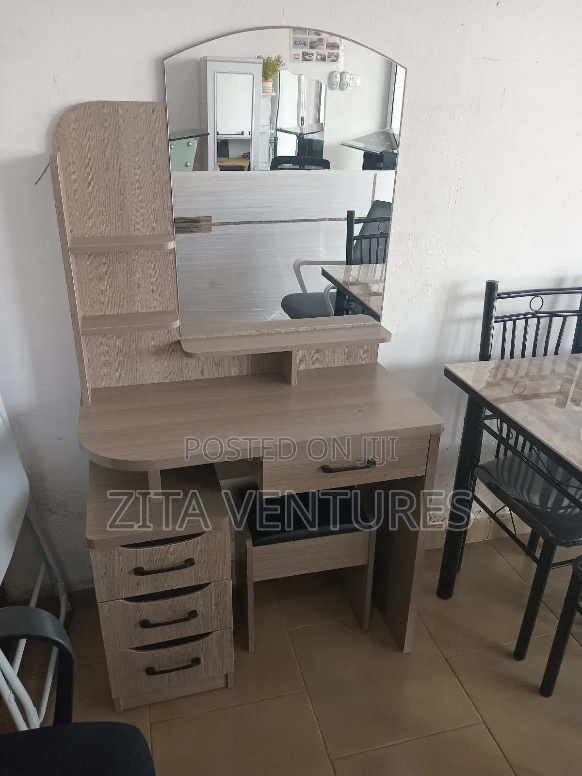 Lodgeroom Dresser