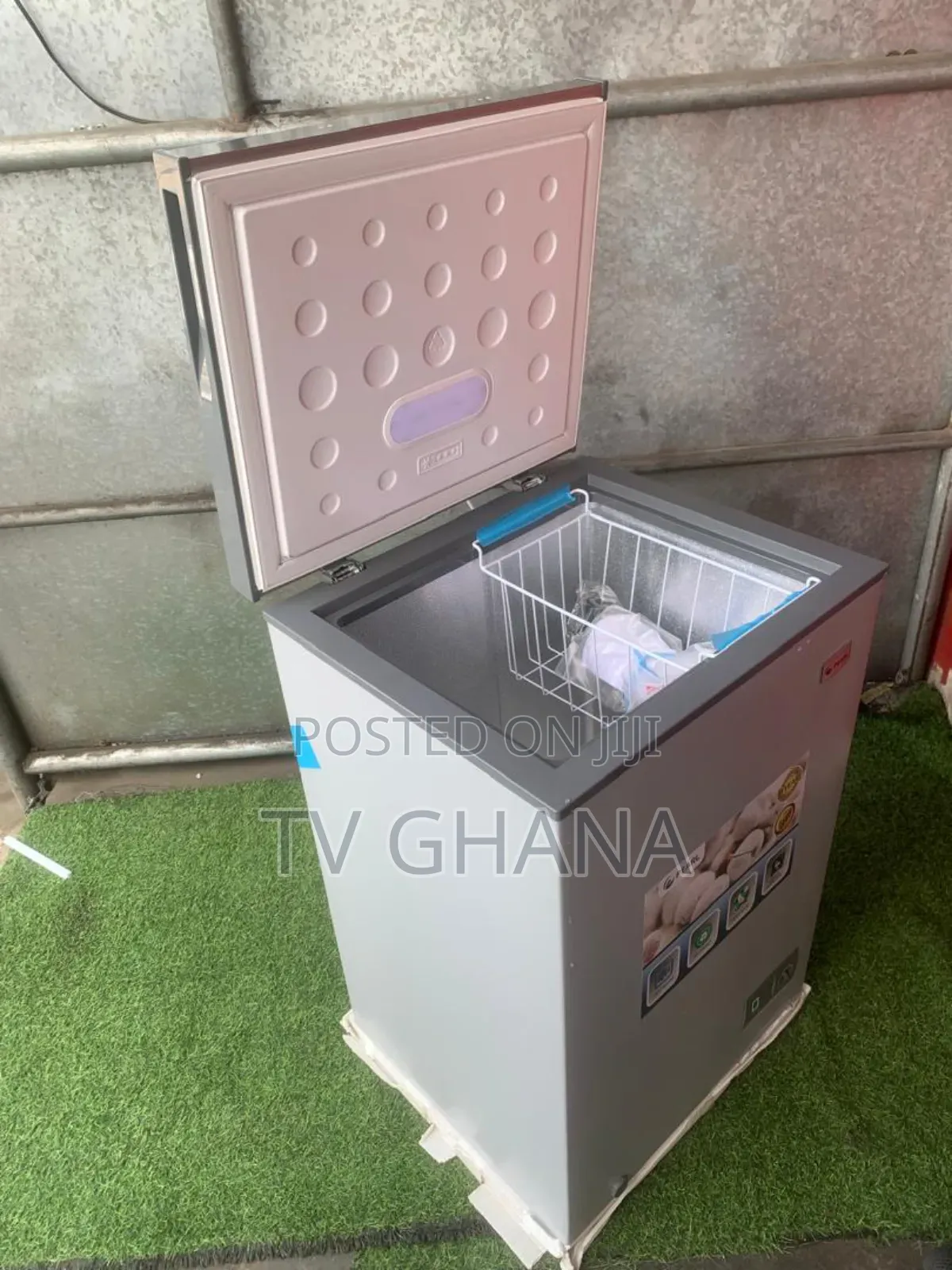 Stand Free Chest Freezer Pearl 98L PCF-1360-1A Chest Freezer
