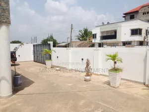 4bdrm Villa in Lake Side Estate for sale
