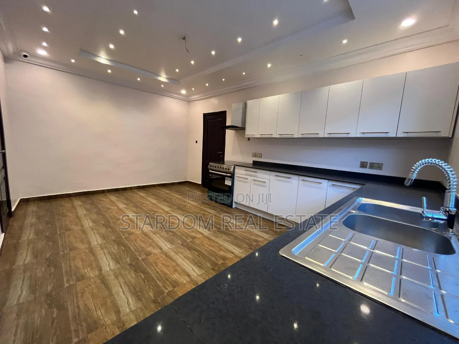 4bdrm Duplex in Adjiriganor for rent