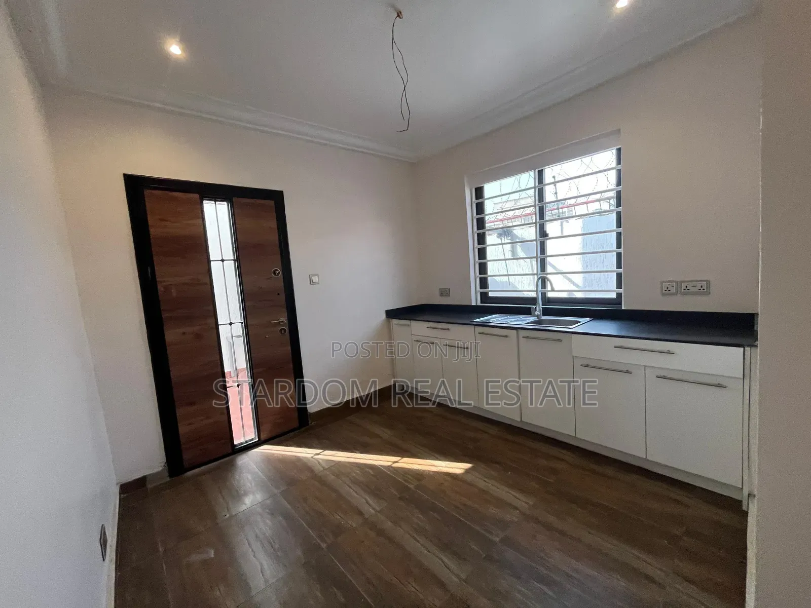 4bdrm Duplex in Adjiriganor for rent