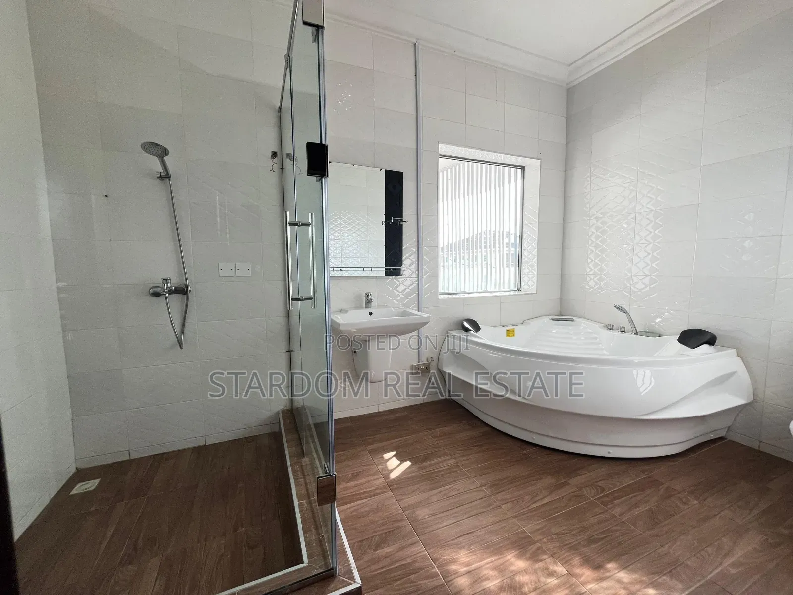 4bdrm Duplex in Adjiriganor for rent