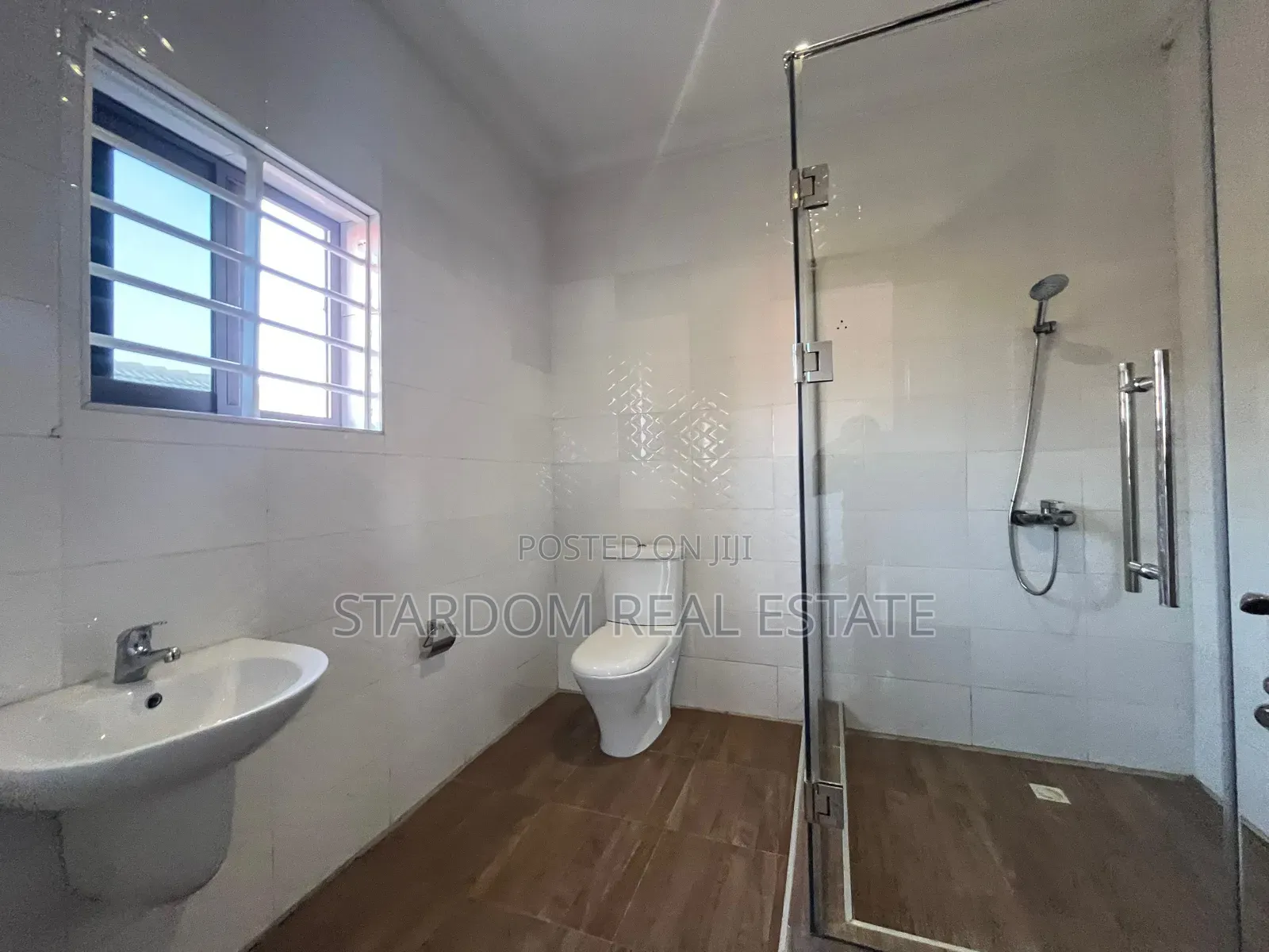 4bdrm Duplex in Adjiriganor for rent