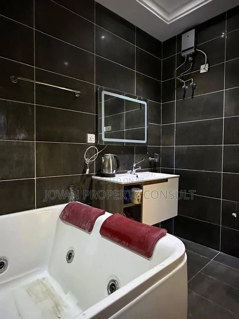 5bdrm House in Amasaman for sale