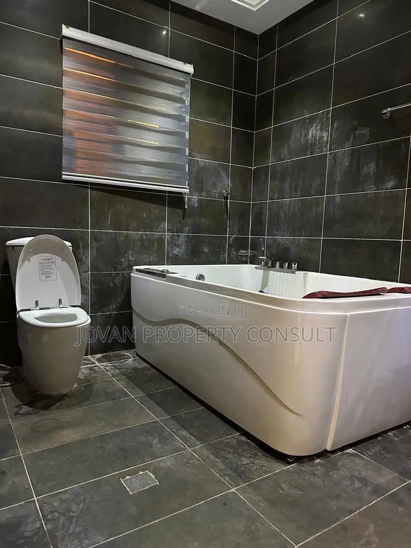5bdrm House in Amasaman for sale