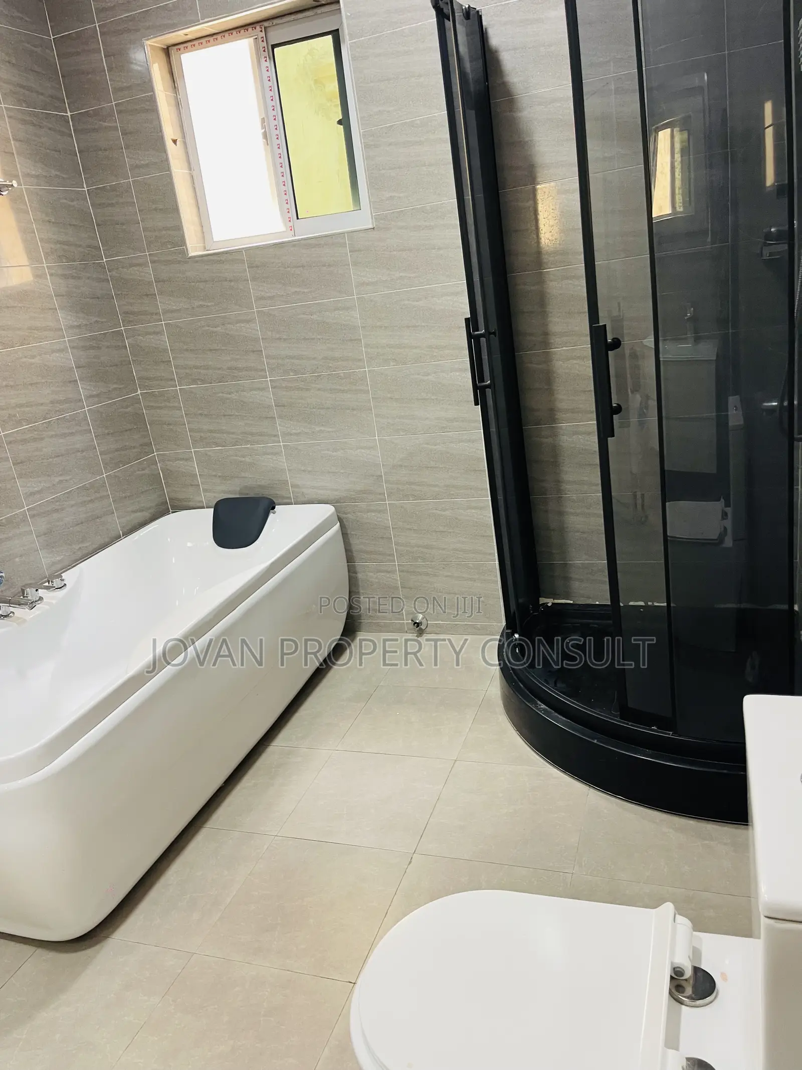 5bdrm House in Pokuase Acp for sale