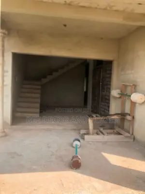 5bdrm House in Bee Decor & Homes, Oyarifa for sale