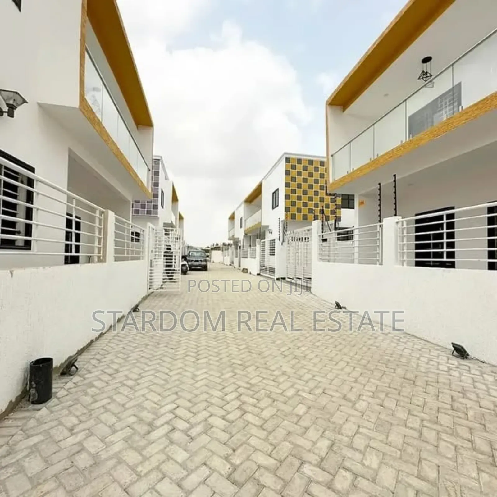 4bdrm Duplex in Com18, Spintex for sale