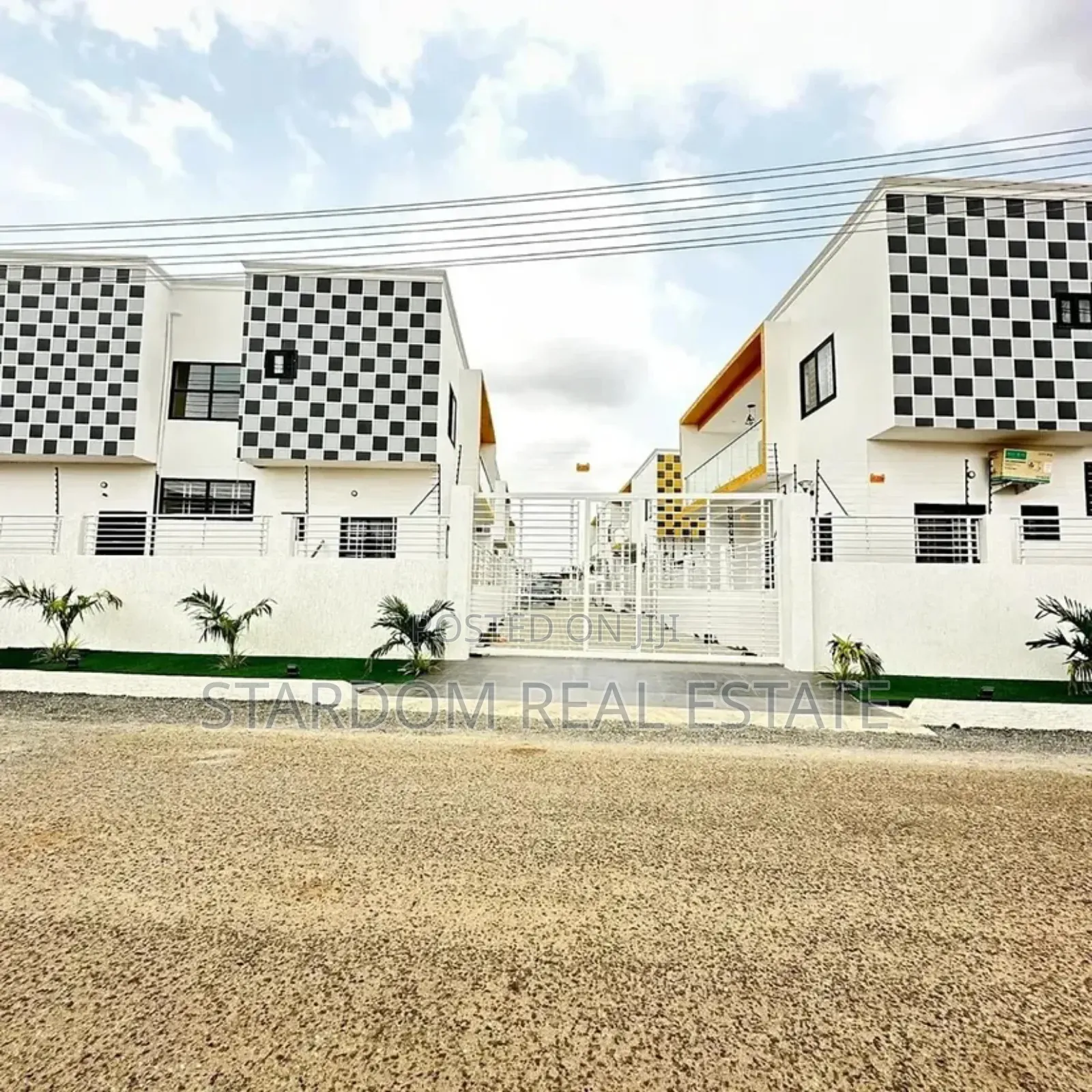 4bdrm Duplex in Com18, Spintex for sale
