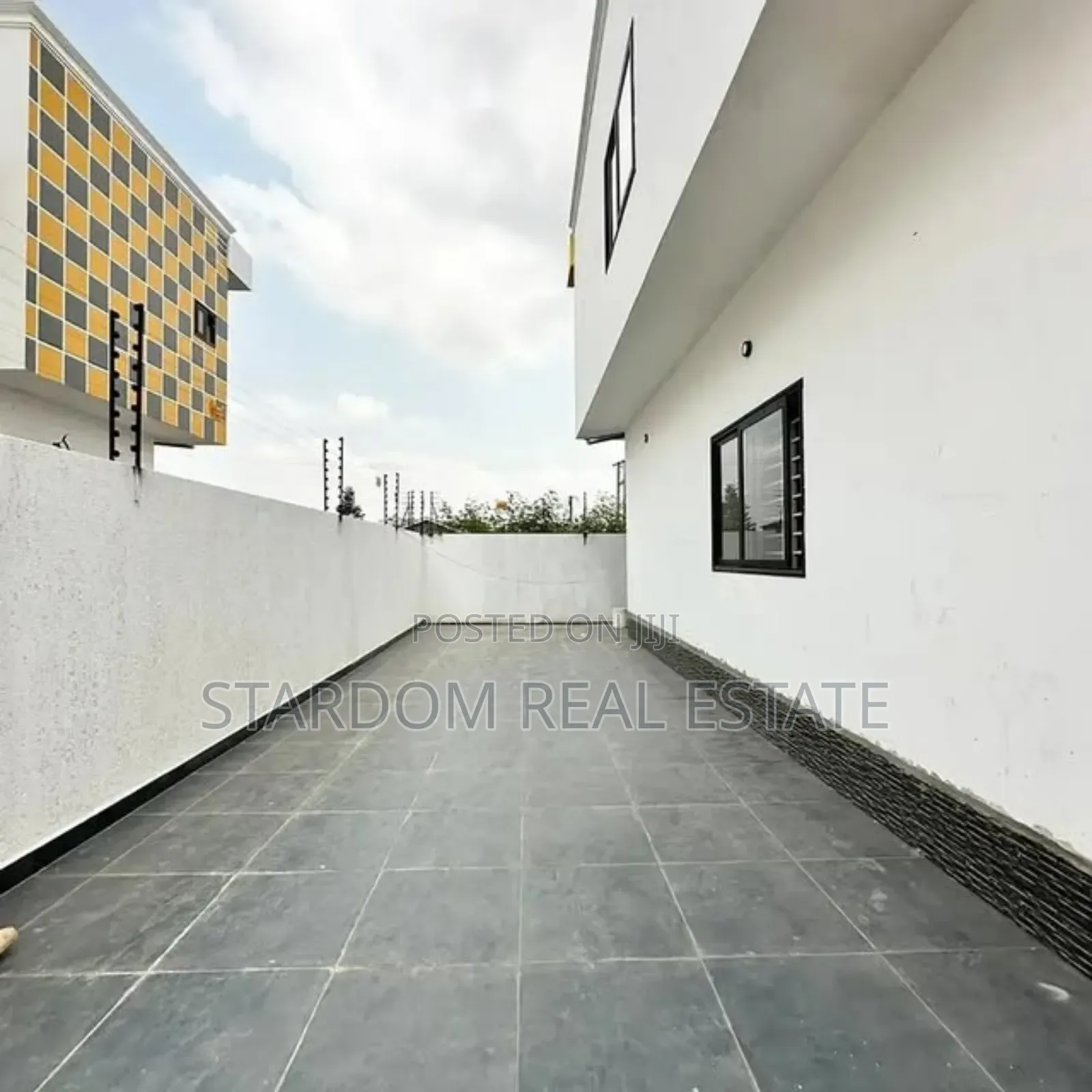 4bdrm Duplex in Com18, Spintex for sale