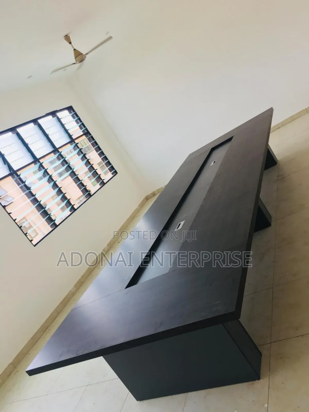 Conference Table 480cm*160cm
Qvhr34