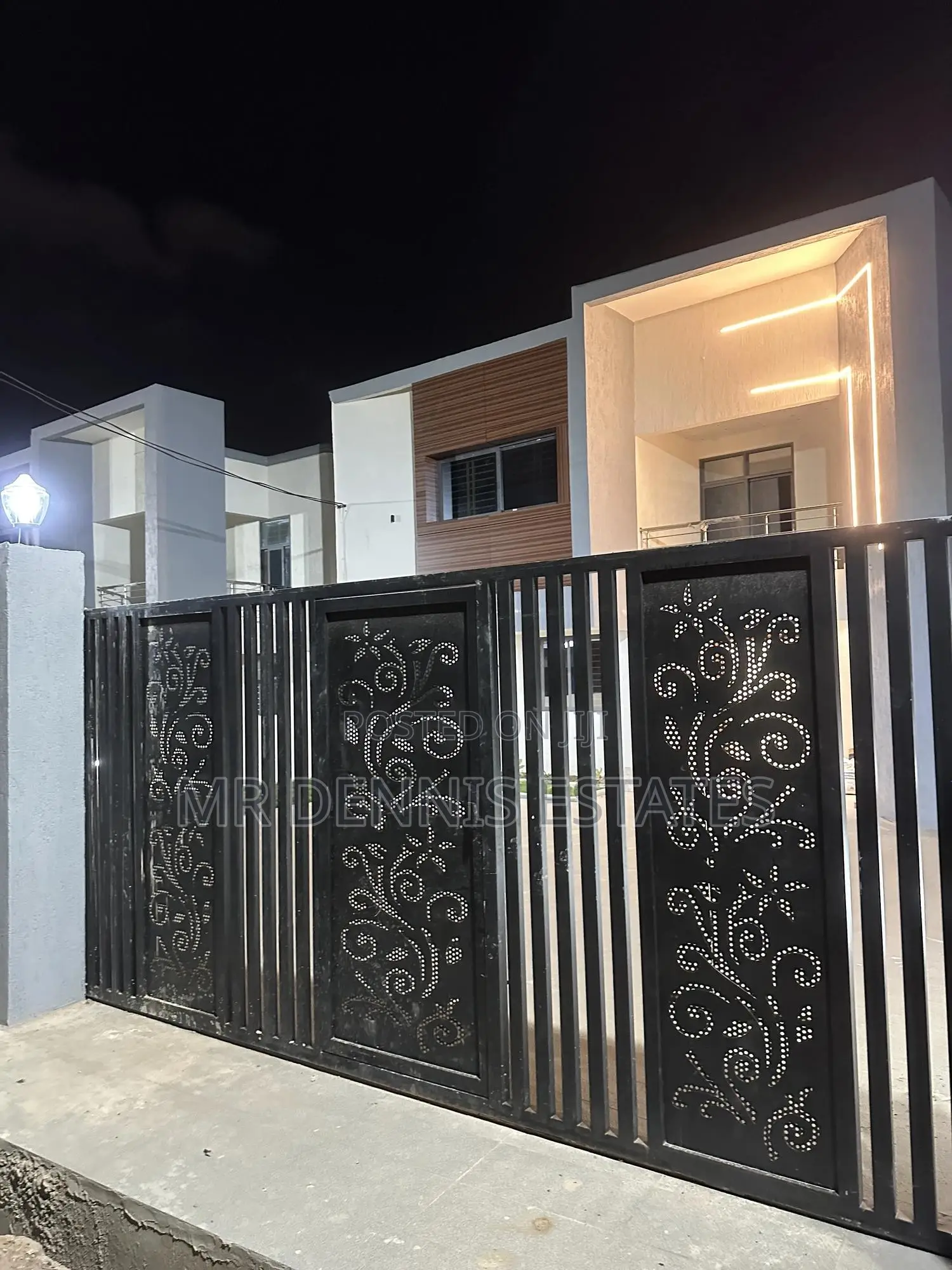 5bdrm House in Mr Dennis Estates, West Hills Mall Area for sale
