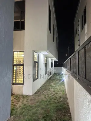 5bdrm House in Mr Dennis Estates, West Hills Mall Area for sale