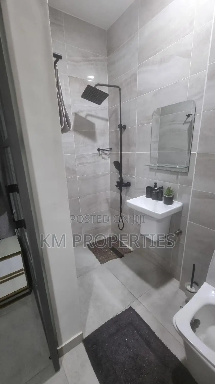 Furnished Single Studio Airbnb With a Lobby.