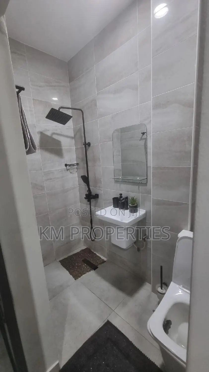 Furnished Single Studio Airbnb With a Lobby.