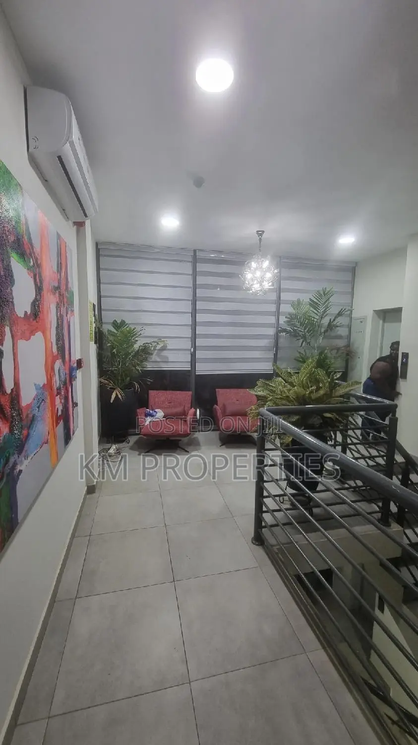 Furnished Single Studio Airbnb With a Lobby.