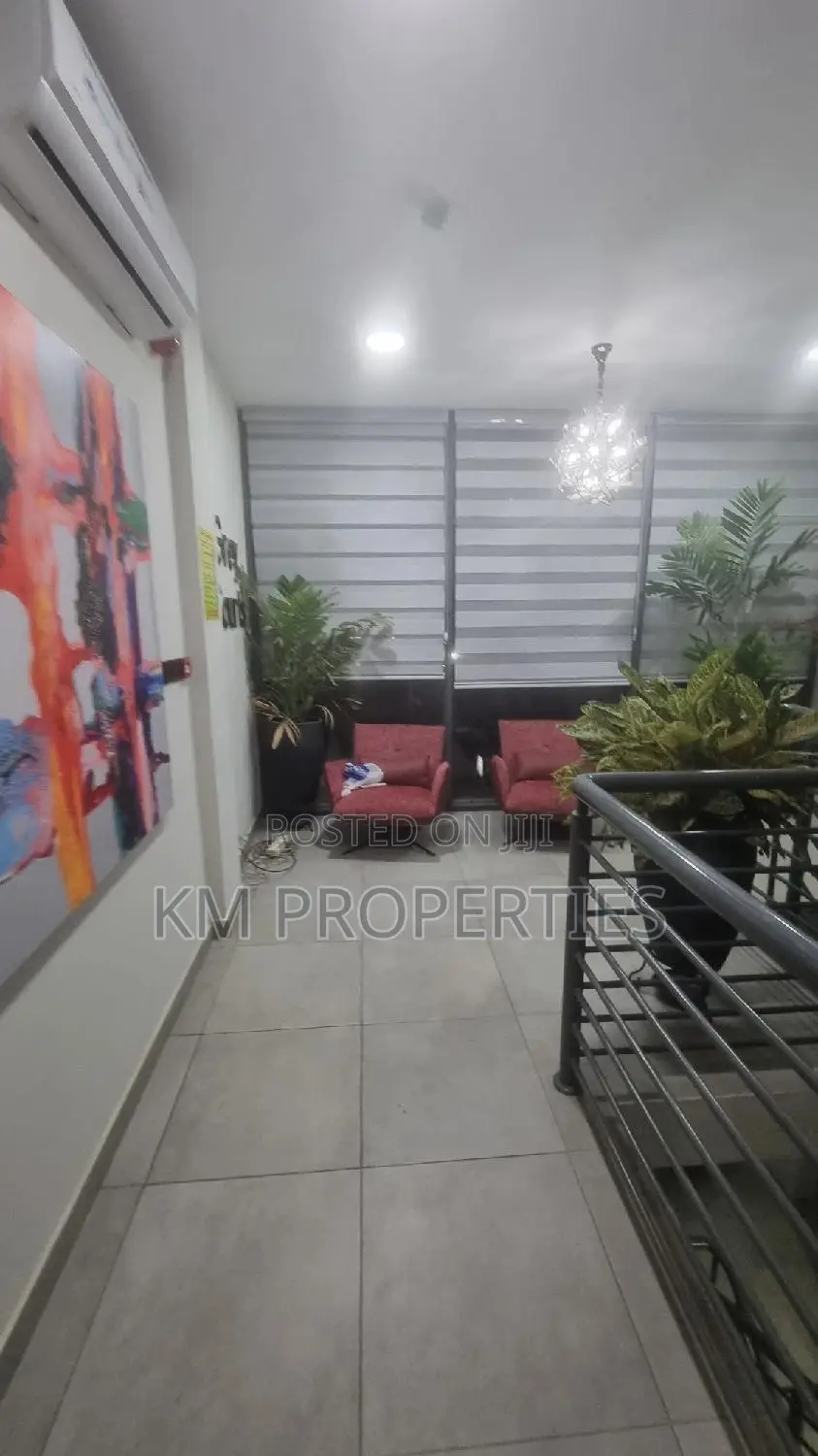 Furnished Single Studio Airbnb With a Lobby.