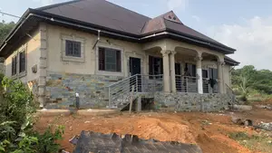3bdrm House in Cullandsghana, Obuasi Municipal for sale