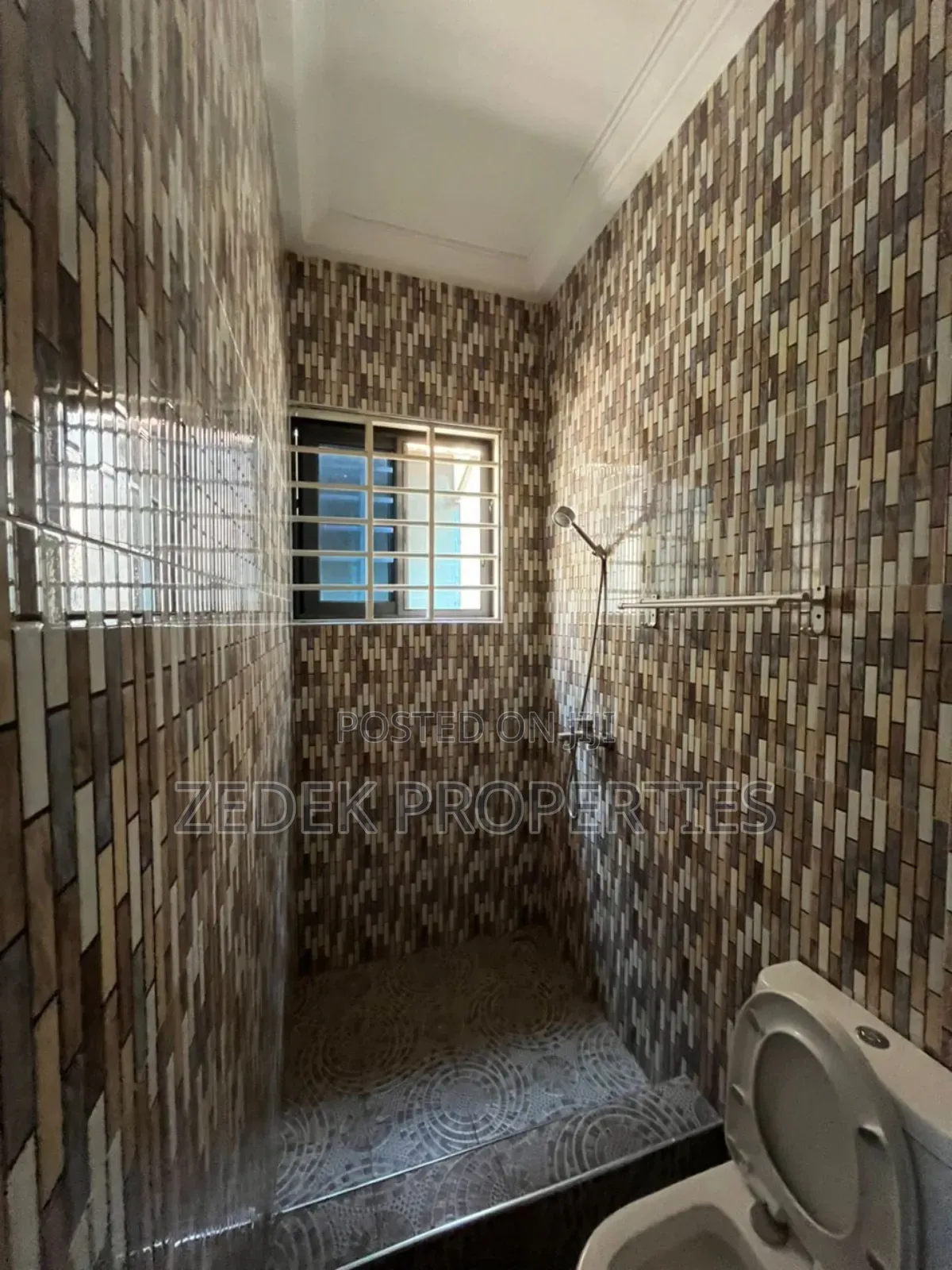 2bdrm Mansion in Zedek Properties, Ashomang Estate for rent
