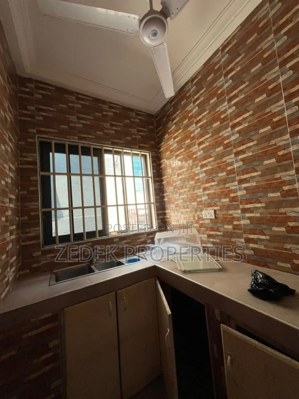 2bdrm Mansion in Zedek Properties, Ashomang Estate for rent
