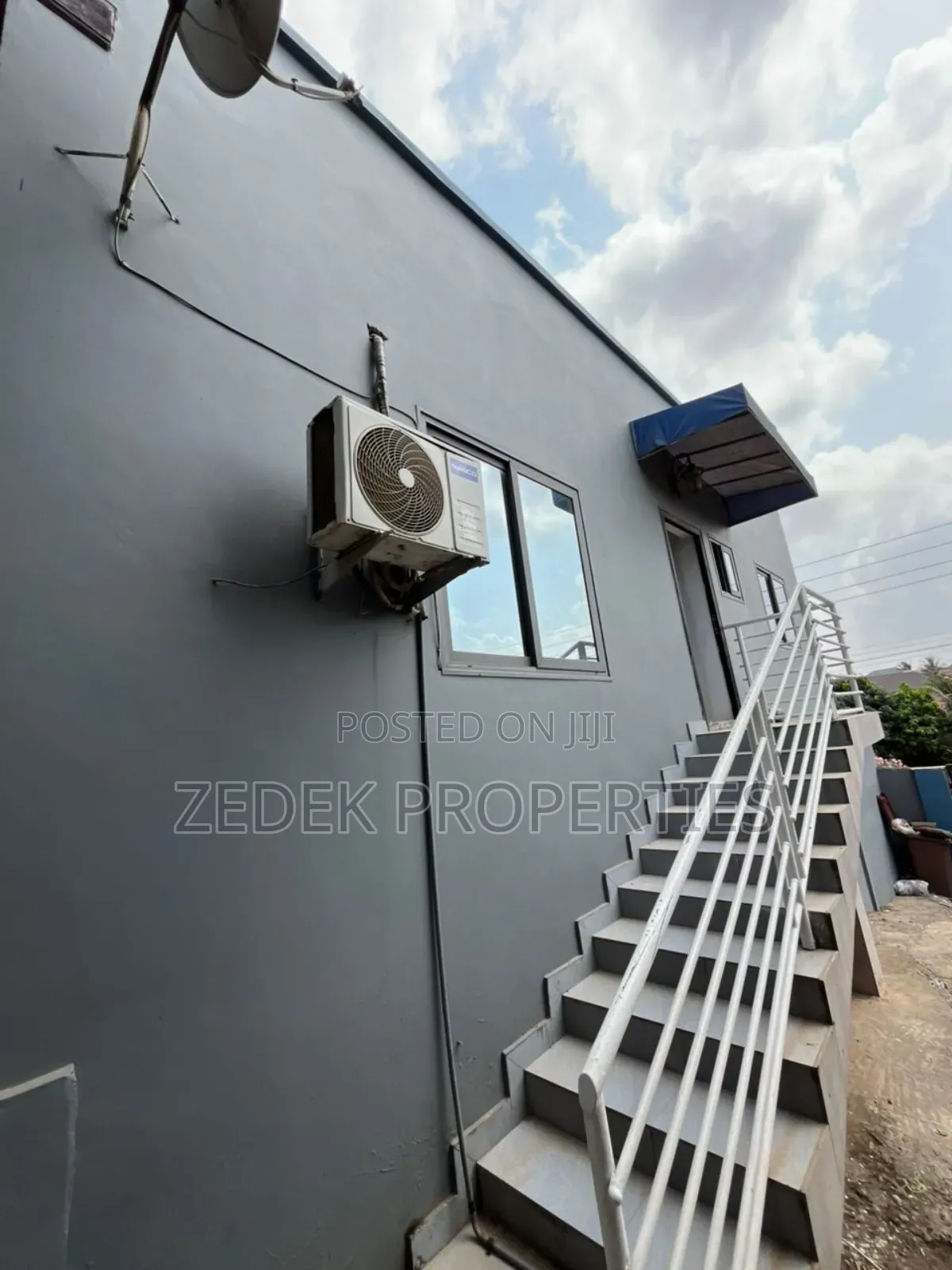 2bdrm Mansion in Zedek Properties, Ashomang Estate for rent