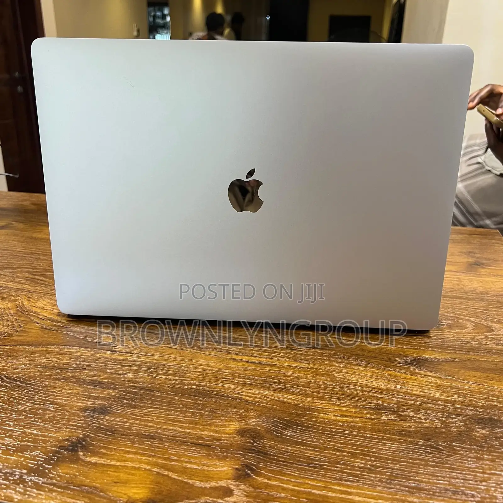 New Laptop Apple MacBook Pro 16GB Intel Core I9 SSD 512GB