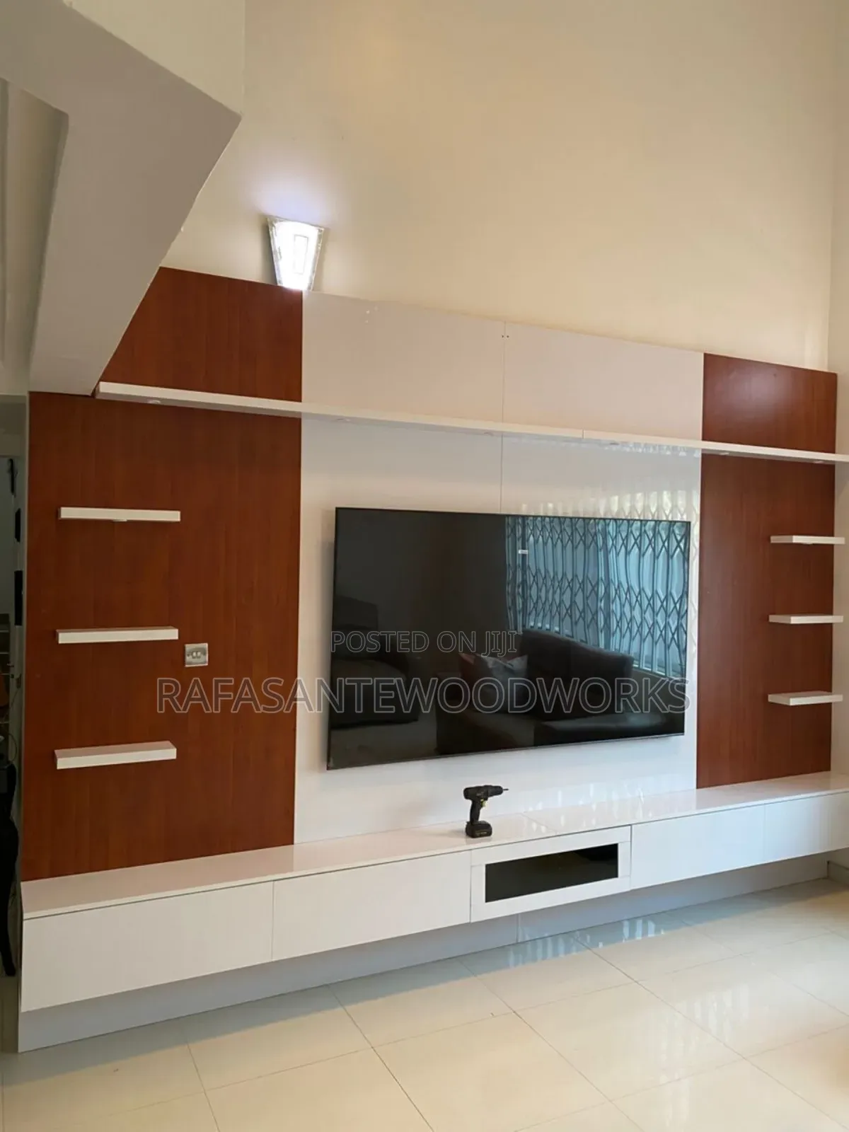 Raf Tv Unit