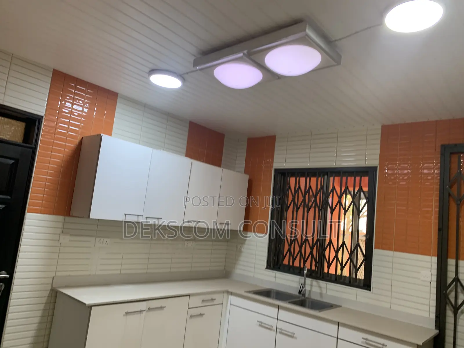 4bdrm Townhouse / Terrace in North Legon for rent