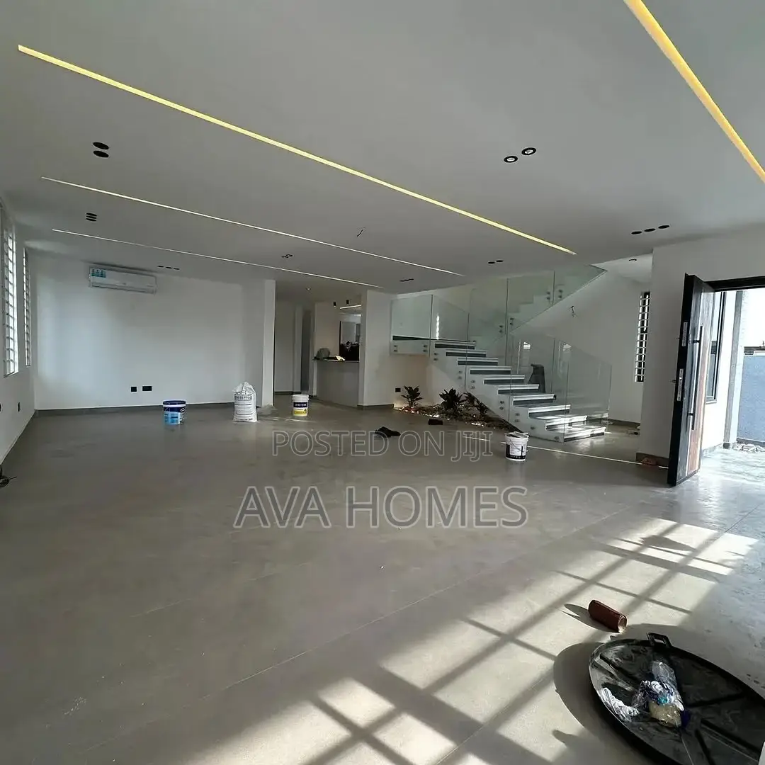 4bdrm Duplex in Lakeside Estate, Ashaley Botwe for sale