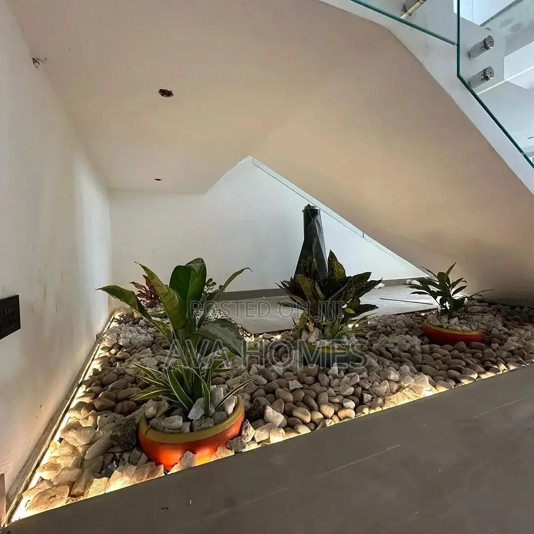4bdrm Duplex in Lakeside Estate, Ashaley Botwe for sale