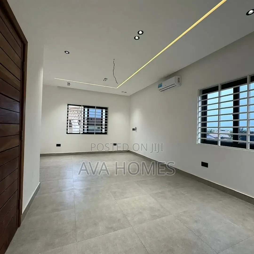4bdrm Duplex in Lakeside Estate, Ashaley Botwe for sale